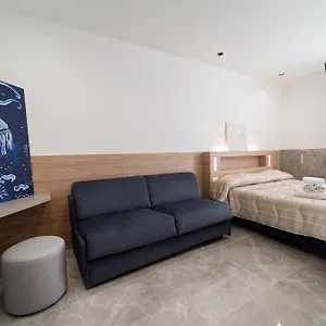 Le 4 Stagioni Dante H Centro, By Clapa Group Maison d'hôtes